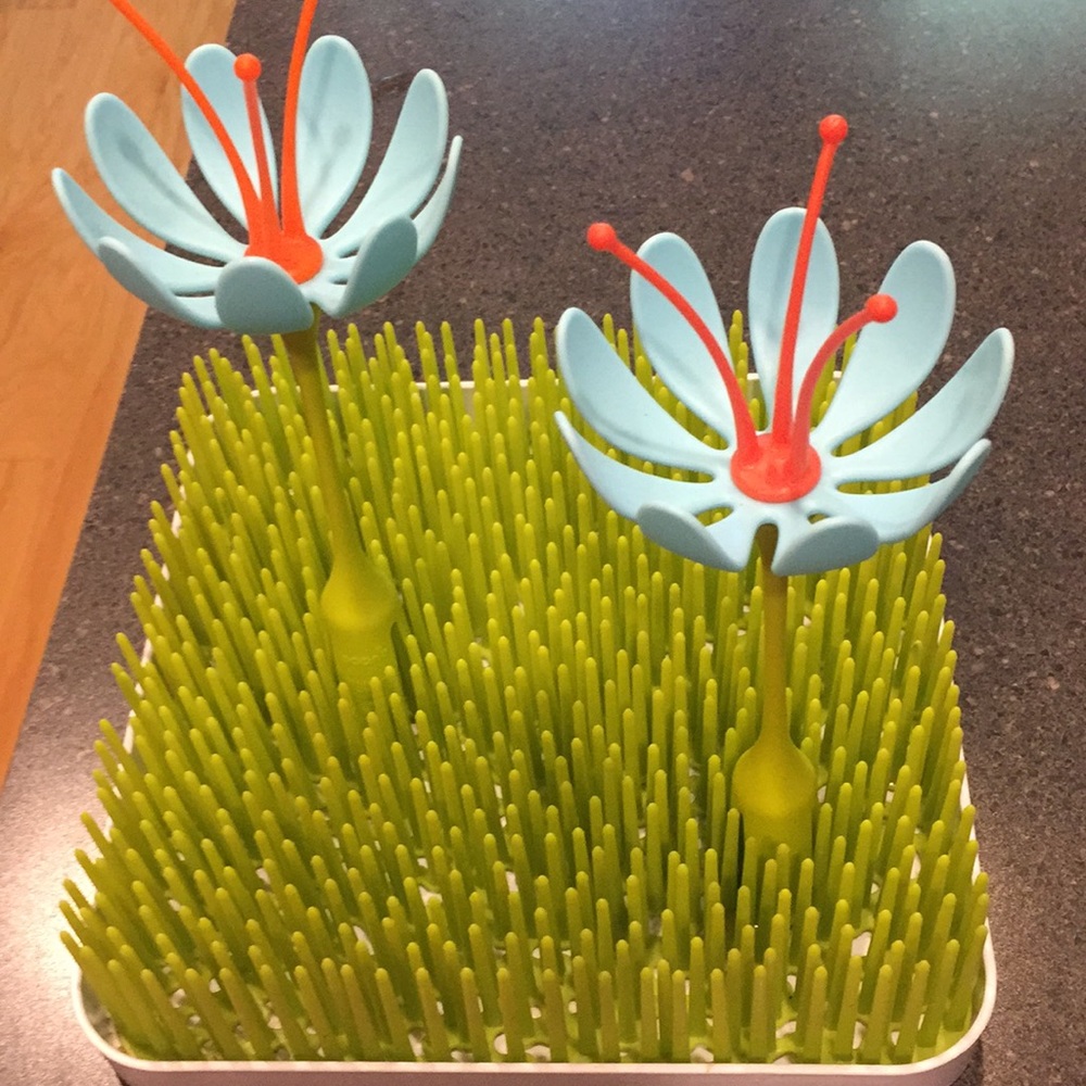 Boon Grass Bottle Drying Rack w/ Two Flower Stems